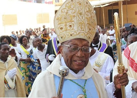 Lors de leur 134ème session ordinaire de l'année tenue à Kpalimé, les évêques du Togo  ont exprimé leur "douleur" suite au cri d'alarme lancé par leur aîné, archevêque émérite de Lomé, Monseigneur Fanoko Philippe Kpodzro exilé et actuellement mis dehors dans son hôtel d'accueil.
