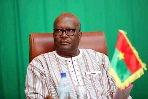 Lundi 24 janvier 2022 au Burkina Faso, Ils ont annoncé avoir mis fin aux pouvoirs du président Roch Marc Christian Kaboré