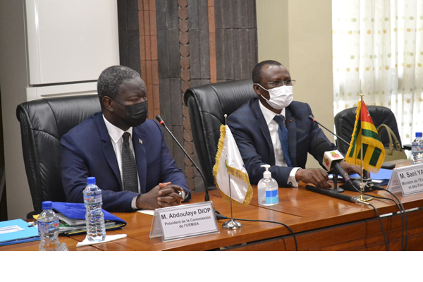 La Commission de l’UEMOA et le gouvernement ont évalué , la mise en œuvre effective  par le  pays des réformes, programmes et projets