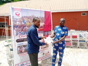 autonomisation financière à la jeune femme"