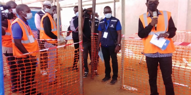 De la théorie à la pratique, les experts  nationaux  et  des bureaux OMS de quatre pays africains ont suivi le 25 mars  2022 à Lomé une simulation de riposte d'une épidémie de  choléra dans un village donné.