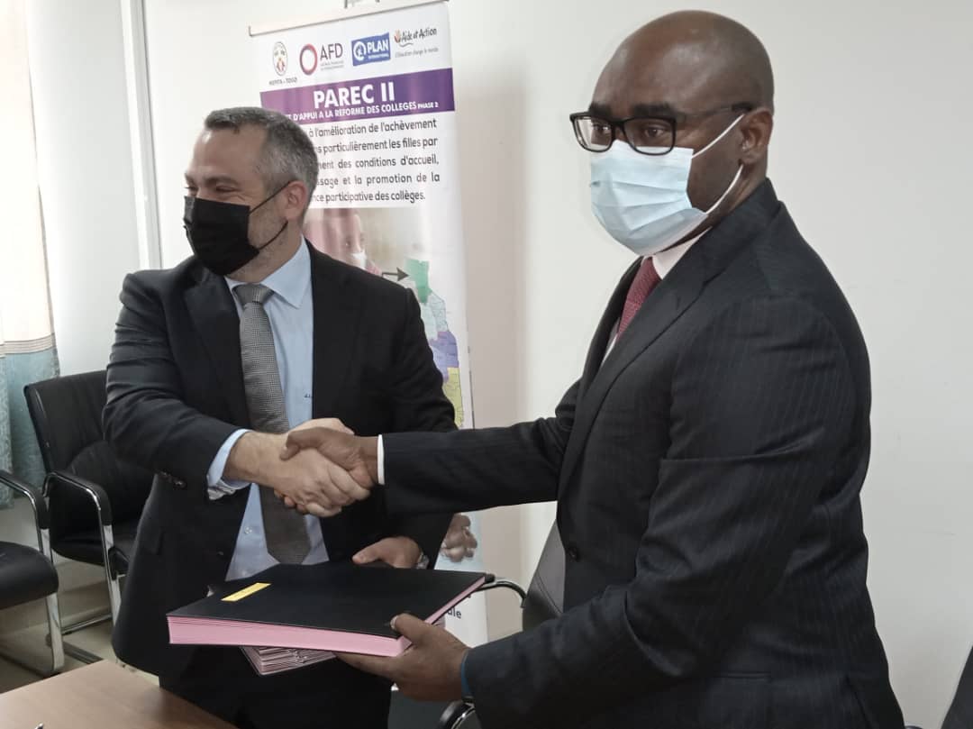 Le ministre des enseignements primaire, secondaire, technique et de l’artisanat, le Prof. Dodzi Komla Kokoroko a signé mardi 12 avril 2022, une convention pour la construction d’un centre d’excellence de formation technique et professionnelle avec la Plateforme Industrielle d’Adétikopé (PIA).