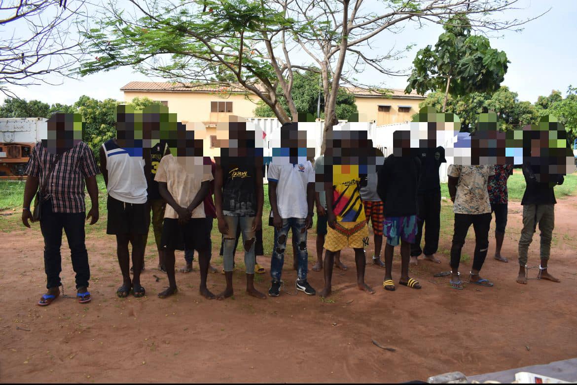 La Police nationale a annoncé vendredi 6 mai 2022 le démantèlement d’un réseau de braqueurs, de voleurs de motos et de « gros bras », opérant depuis un moment à Lomé et ses banlieues, notamment dans les quartiers de la préfecture d'Agoè-nyivé (Sogbossito, Logopé, Legbassito, Apessito, Sakpleto Kopé, Telessou et Assigomè).