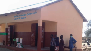 Fini laisser-aller observé jusque-là dans le badigeonnage des bâtiments scolaires au Togo. 7 juillet 2023 Kokoroko a défini un code couleur
