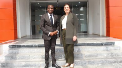 Le ministre du commerce, Kodzo Adédzeé s’est entretenu avec jeudi 12 janvier 2023 avec Elizabeth FITZSIMMONS, Ambassadeur américain