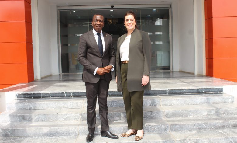 Le ministre du commerce, Kodzo Adédzeé s’est entretenu avec jeudi 12 janvier 2023 avec Elizabeth FITZSIMMONS, Ambassadeur américain