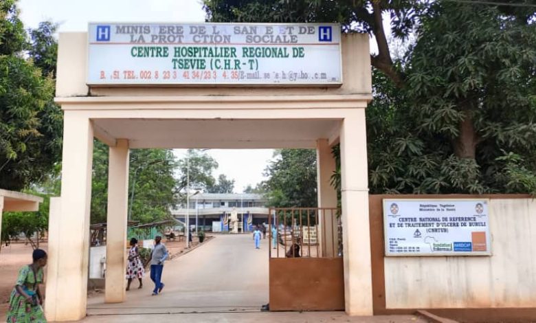 Un mois après  l’inauguration du service de rhumatologie, le CHR Tsévié situé à 35 km au nord de Lomé vient d’ouvrir un autre : le service de la dermatologie –vénéréologie dirigé par le professeur Bayaki Saka.
