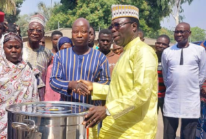 Des groupements apicoles des localités de Fazao, Mèwèdè et Elavagnon-Todji dans la région Centrale ont bénéficié d’équipements apicoles