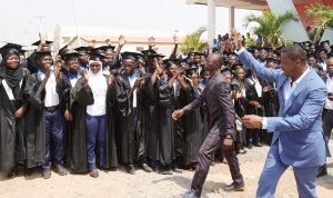 Le président Faure Essozimna Gnassingbé a présidé vendredi 10 février 2023 la cérémonie de remise de diplômes aux apprenants de la première promotion de l’Institut de formation en alternance pour le développement (IFAD-Elavagnon) dédié à l’aquaculture, le tout premier du genre au Togo.