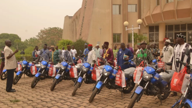Les chefs des quinze cantons de la préfecture de la Kozah ont bénéficié, le vendredi 17 février à Kara, de motos de marque Haojue Sababu TF 125, tout terrain, de la part d’un donateur via le truchement du chef de l’Etat, Faure Gnassingbé.