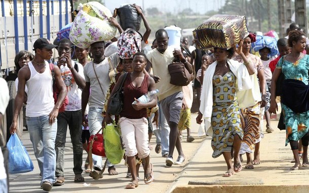 Des populations togolaises fuient les attaques terroristes et se réfugient au Bénin voisin. Ça se passe au nord, où la région des Savanes du Togo et la ville béninoise de Matéri partagent une frontière.
