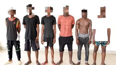 La Police nationale a annoncé lundi 13 mars 2023,  l’interpellation de six membres d’un groupe de cambrioleurs  qui sèment la panique dans certains quartiers de la préfecture d’Agoè-nyivé. L’opération a é été menée les 9, 10 et 11 mars 2023 .