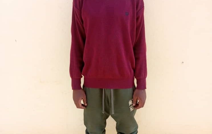 Un jeune homme en train de voler des téléphones portables dans un centre de santé de Lomé a été arrêté par la Police nationale