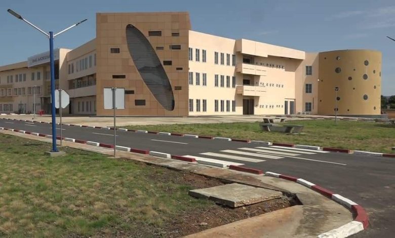 Le chef de l’Etat, Faure Gnassingbé, a inauguré le nouveau bâtiment du grand marché de Kara, après environ 7 années de travaux.