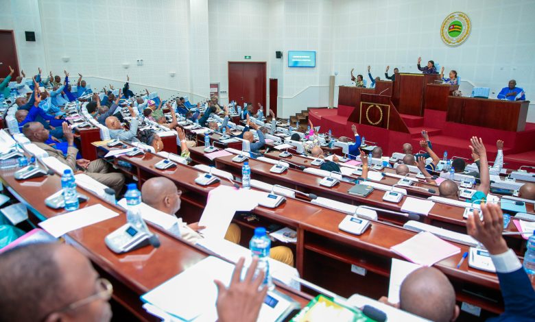 Vendredi 23 novembre 2023  s'est tenue à l'assemblée nationale togolaise, une confrontation entre le gouvernement et les membres de la Cour des comptes sur le rapport Covid-19.