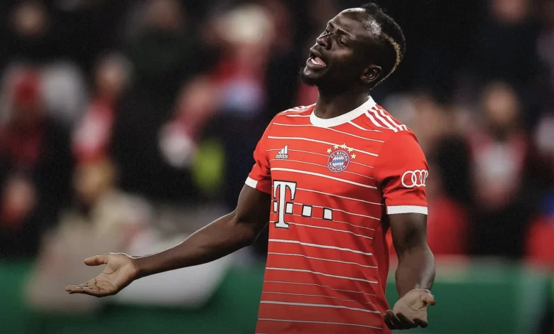 Après des semaines de négociations, Sadio Mané, l'attaquant sénégalais du Bayern Munich, quitte l'Europe pour rejoindre Al Nassr et Cristiano Ronaldo.