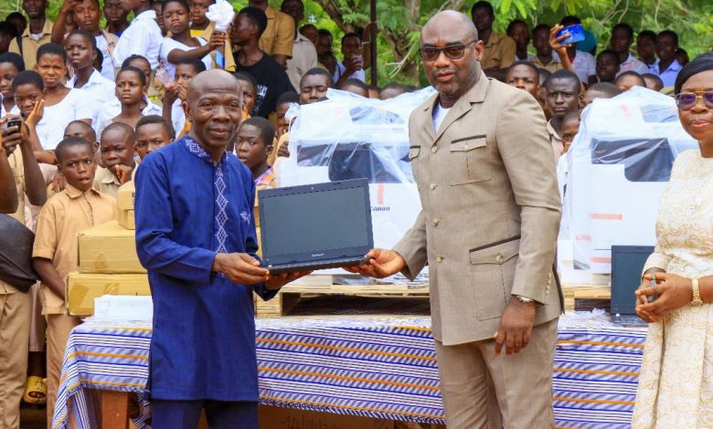 de la direction régionale de l'éducation plateaux-Est, Kolani Dambé, en service