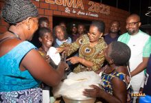 A quelques  heures de la fin du FESMA, la première ministre, Victoire Tomégah-Dogbé a effectué une visite à la foire culinaire.