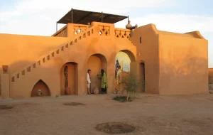 Bienvenue au Niger, un joyau de l'Afrique occidentale qui ne demande qu'à être découvert. Il est niché entre les vastes dunes du Sahara