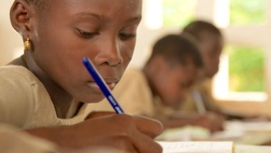 Mawouna GADEWA, a suspendu de leur fonctions pédagogiques deux enseignants dans les treize communes du district autonome.