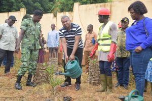 Jeudi, autour du maire Kovi Adanbounou, l'exécutif et des associations de développement ont mis en terre à Cacaveli 1000 plants.