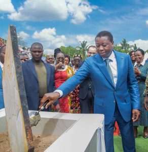 Gnassingbé a donné à Kpalimé le ton aux travaux de construction du centre régional de mécanisation agricole pour les Plateaux-ouest.  