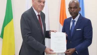  Claudius Fischbach est le nouvel Ambassadeur de la République fédérale d’Allemagne au Togo. Mardi 22 août 2023, à Lomé,  il a présenté la copie figurée de ses lettres de créance au ministre des Affaires étrangères, de l’Intégration régionale et des Togolais de l’extérieur, Professeur Robert Dussey.