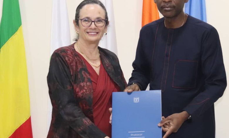 Le Togo par la voix de son ministre des affaires étrangères, Robvert Dussey a condamné l'attaque du Hamas contre des civils israéliens.