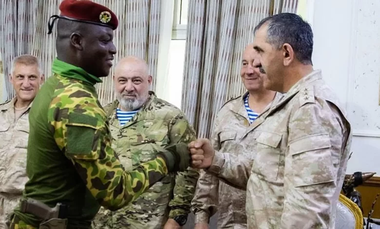 Une délégation de Russie menée par un vice-ministre de la Défense a visité jeudi le Burkina Faso et le Mali.