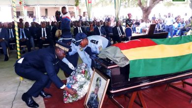 Commissaire divisionnaire de Police et préfet du Golfe, Kossi Dzinyefa Atabuh décédé début août 2023  à 59 ans  a eu droit vendredi 15 septembre à Lomé, à un hommage national avant son inhumation dans son village natal  situé à plus de 90 km au nord de Lomé.