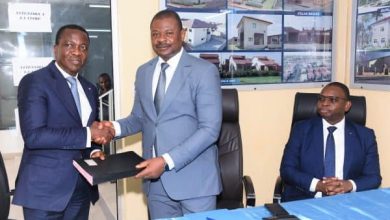 Le nouveau ministre d’Etat, chargé de l’Urbanisme, de l’Habitat et de la Réforme foncière, Kodjo Sévon Tépé Adédzé a officiellement pris fonction, lundi 11 septembre 2023, à l’issue d’une cérémonie de passation de service, dans la pure tradition républicaine, avec son prédécesseur, Koffi Tsolényanu.