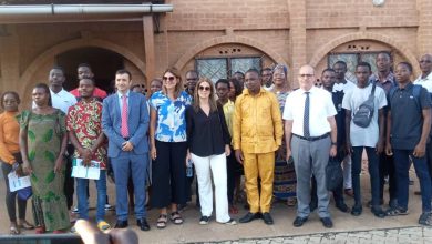 Au Togo, une dizaine d'étudiants bacheliers, bénéficiaires du programme de Bourses OAPEC s'apprêtent à poursuivre leur cursus scolaire