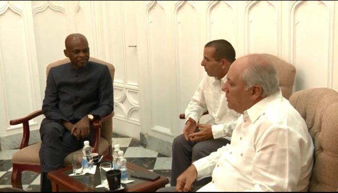 Professeur Robert Dussey, ministre des affaires étrangères du Togo a représenté le Togo au sommet du Groupe des 77 pays en développement et de la Chine (G77+Chine) qui s'est achevé le 15 septembre 2023 à La Havane en Cuba.