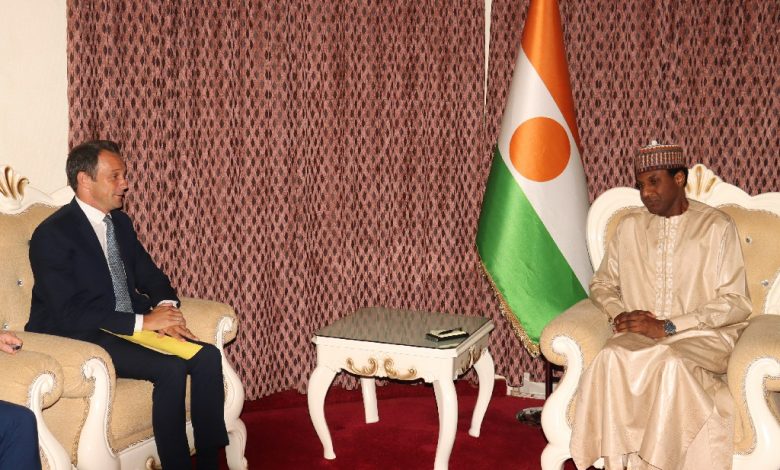 Le Premier ministre Ali Mahaman Lamine Zeine, a reçu mardi 19 septembre 2023, à son cabinet L'ambassadeur, chef de la délégation de l’Union Européenne au Niger, Salvador França Da Silva.