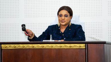 Les députés ont  adopté à l’unanimité, vendredi 6 octobre 2023, le projet de loi de finances rectificative, exercice 2023, en hausse de 0,9% par rapport à la loi initiale, pour s’équilibrer en charges et en ressources à 1.975,5 milliards de FCFA.