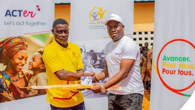 Togocom a fait don de fournitures scolaires aux apprenants des écoles primaires et publiques (EPP) de Kadjalé 2 et EPP Adétikopé D