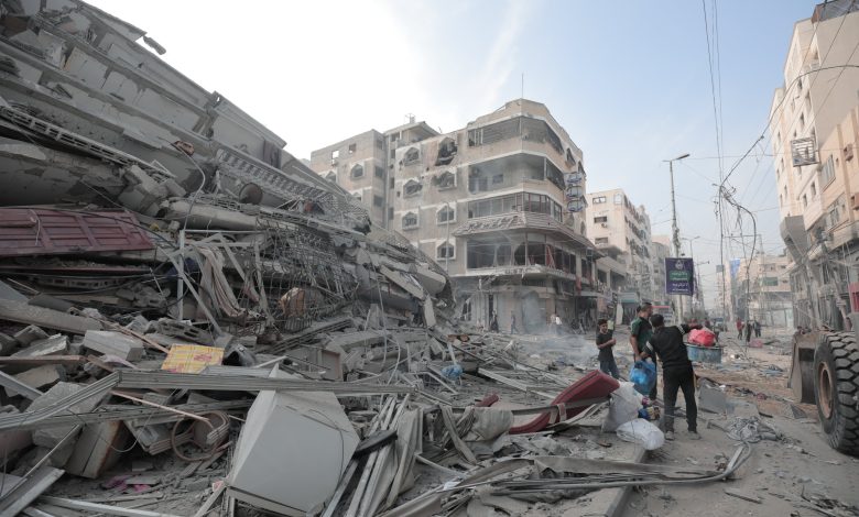 Alors que les autorités israéliennes ont demandé à toute la population du nord de Gaza à se déplacer dans la partie méridionale de l’enclave palestinienne, l’Agence des Nations Unies pour les réfugiés palestiniens (UNRWA) a averti vendredi que Gaza était en train de devenir un « enfer » et se trouvait « au bord de l’effondrement ».
