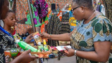 Samedi 21 octobre 2023, Yawa Kouigan a fait un tour au marché des soldes des produits locaux à Agoè sur le terrain CECO dénommé MarSol,