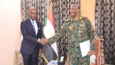 Robert Dussey a remis samedi 28 octobre 2023 au président Abdel Fatah al-Burhan du Soudan, un message de Faure Gnassingbé.