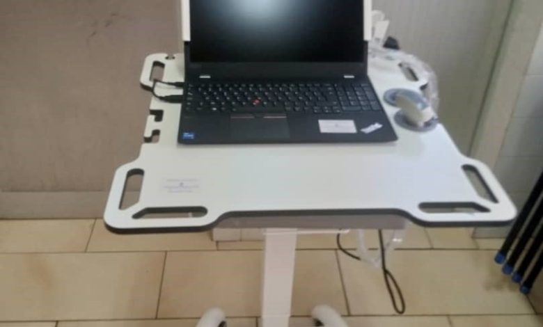 En vue d’améliorer la prise en charge des femmes enceintes au service de la maternité, le Centre hospitalier préfecture (CHP) Blitta vient d’être doté d’un échographe équipé de deux sondes interchangeables. Un don de la fondation Pierre Fabre à travers un projet de la présidence de la république togolaise.