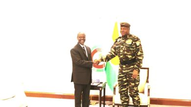 Le Président du conseil national pour la sauvegarde de la patrie (CNSP), chef de l’État du Niger, le général Abdourahamane TIANI a reçu, en fin de matinée du lundi 13 novembre 2023, Soro Gigbafori Guillaume, ancien Premier Ministre et ancien Président de l’Assemblée nationale de la Côte d’Ivoire au palais de la Présidence.