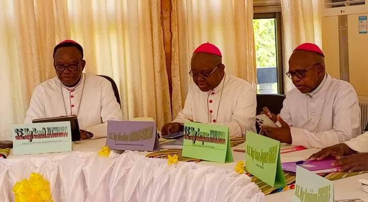  La ville de Kpalimé accueille la  134ème session ordinaire des évêques du Togo  du 21 au 24 novembre 2023. Une dernière réunion de l’année civile et  première rencontre après leur visite chez le Pape à Rome pour  faire le bilan et revisiter les grandes lignes.