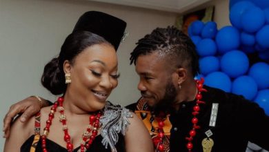 La chanteuse osey a supprimé sa page Facebook et son compte Instagram. En raison des harcèlements de ses followers à cause de sa relation avec Serey Dié.