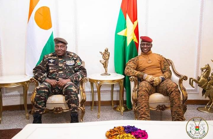 Le Burkina Faso et le Niger ont, dans un communiqué conjoint signé le 29 novembre dernier, décidé de se retirer de toutes les  instances et organes du G5 Sahel.