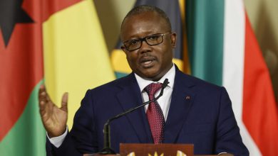 es gardes militaires ont été positionnés aux sièges de la Télévision nationale et de la Radio de Guinée-Bissau pour sécuriser le changement