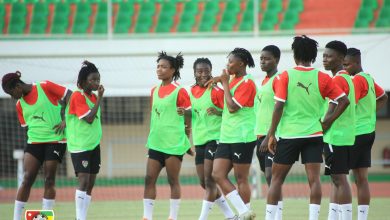 Le colonel Guy Kossi Akpovy, président de la Fédération Togolaise de Football (FTF), a visité les Éperviers Dames ce dimanche 3 décembre au Stade de Kégué.