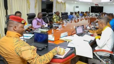 Trois ministres ont fait leur entrée dans le gouvernement suite à un léger remaniement ministériel décidé  décembre dimanche 17 décembre 2023  par le président Ibrahim Traoré. Trois autres  sont sortis de l'équipe gouvernementale.