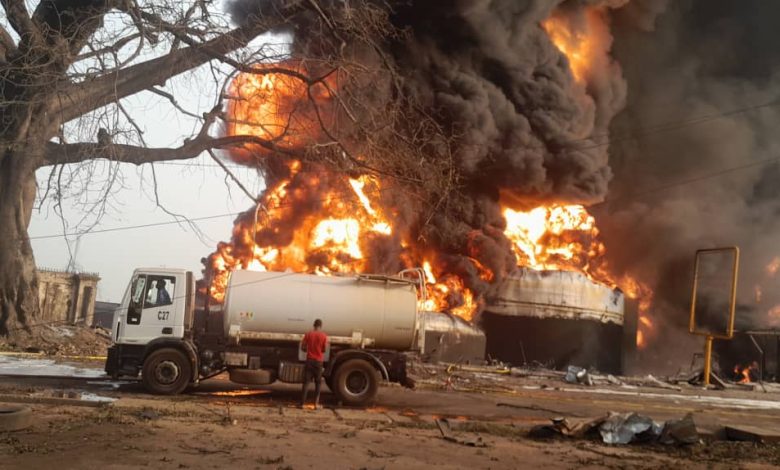 Un important incendie s'est déclaré lundi 18 décembre 2023 dans le principal dépôt d'hydrocarbures de la société publique guinéenne de pétrole, à Conakry, faisant plusieurs morts et des dizaines de blessées, selon une source médicale et des habitants.