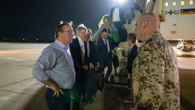 Le Ministre allemand de la défense, Boris  Pistorius  est arrivé à Niamey à bord d’un avion de l’armée de l’air de son pays, mardi 19 décembre 2023, où il visitera les soldats allemands stationnés à l’aéroport international Diori Hamani de Niamey.