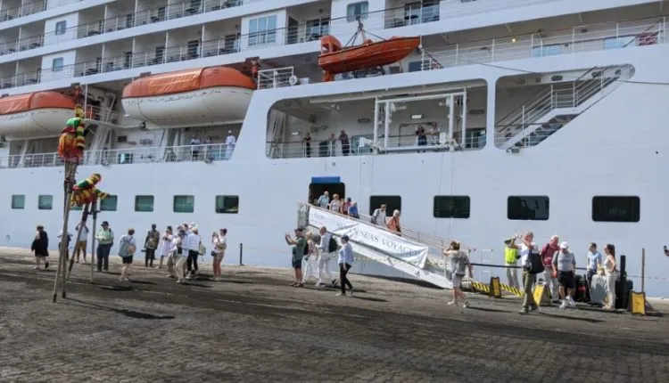 Le bateau de croisière Bolette a accosté mardi 6 février 2024 au port de Lomé en provenance de la Namibie. A bord, près de 1300 touristes, majoritairement britanniques, venus découvrir les atouts touristiques du Togo.